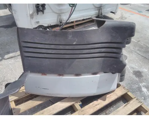 FREIGHTLINER CASCADIA 113 FENDER EXTENSION