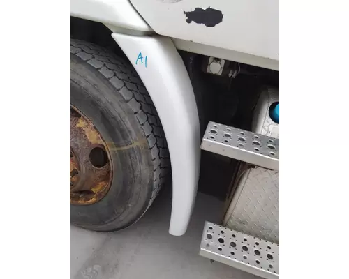 FREIGHTLINER CASCADIA 113 FENDER EXTENSION