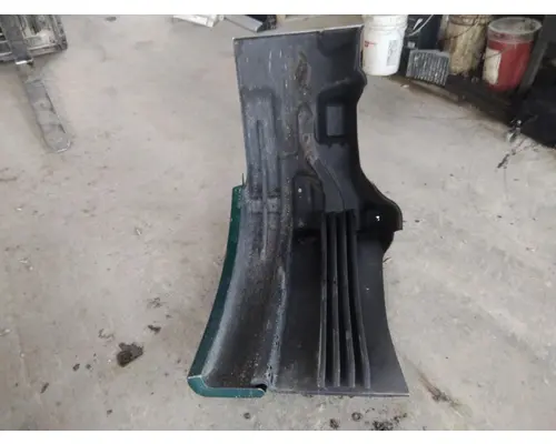 FREIGHTLINER CASCADIA 113 FENDER EXTENSION