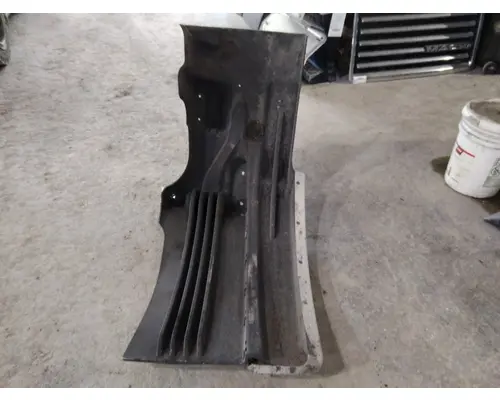 FREIGHTLINER CASCADIA 113 FENDER EXTENSION