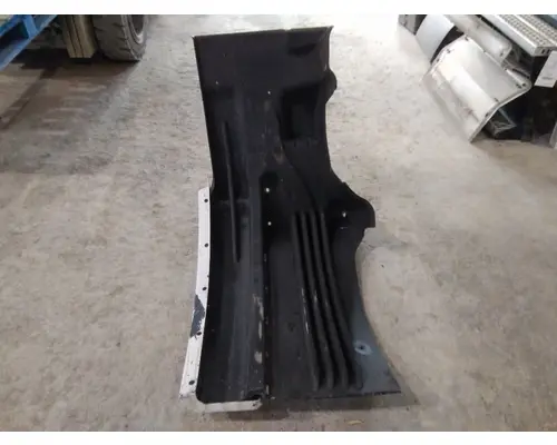 FREIGHTLINER CASCADIA 113 FENDER EXTENSION