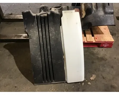 FREIGHTLINER CASCADIA 113 FENDER EXTENSION