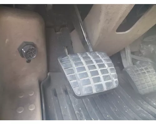 FREIGHTLINER CASCADIA 113 FOOT PEDAL