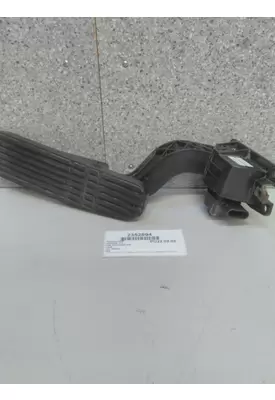 FREIGHTLINER CASCADIA 113 FOOT PEDAL