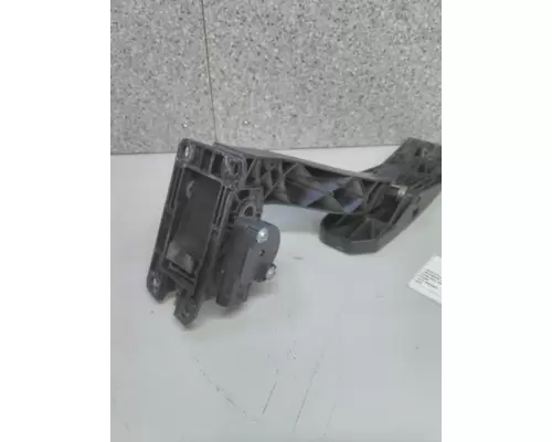 FREIGHTLINER CASCADIA 113 FOOT PEDAL