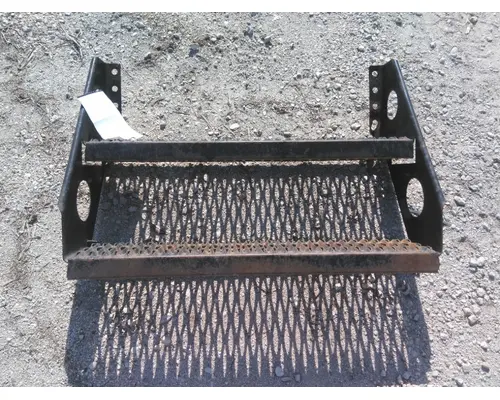 FREIGHTLINER CASCADIA 113 FRAME STEP