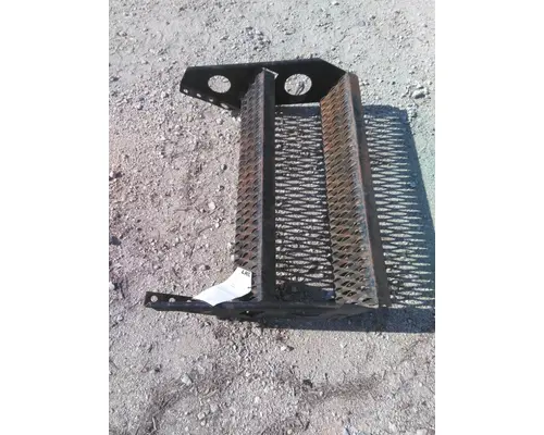 FREIGHTLINER CASCADIA 113 FRAME STEP