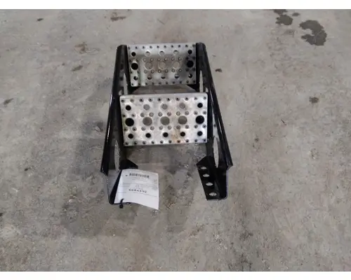 FREIGHTLINER CASCADIA 113 FRAME STEP