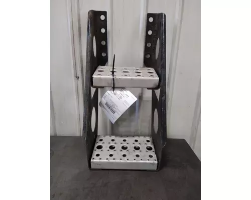 FREIGHTLINER CASCADIA 113 FRAME STEP