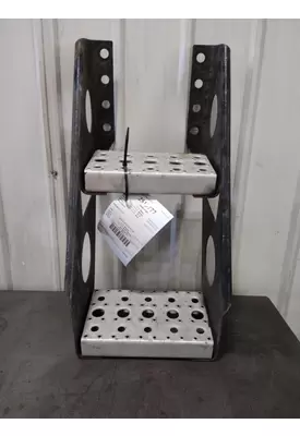 FREIGHTLINER CASCADIA 113 FRAME STEP