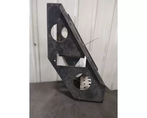 FREIGHTLINER CASCADIA 113 FRAME STEP