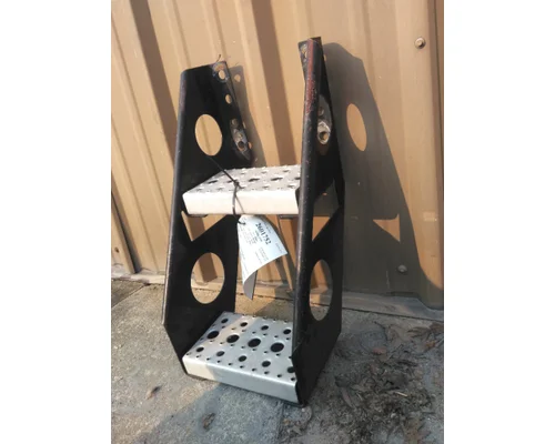 FREIGHTLINER CASCADIA 113 FRAME STEP