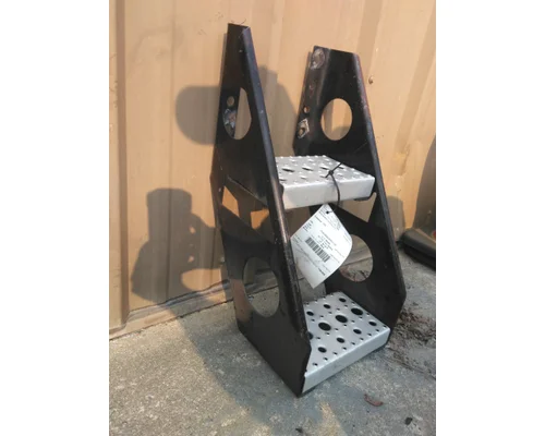 FREIGHTLINER CASCADIA 113 FRAME STEP