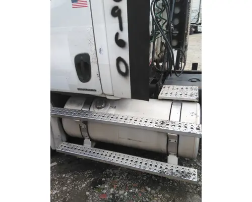 FREIGHTLINER CASCADIA 113 FUEL TANK