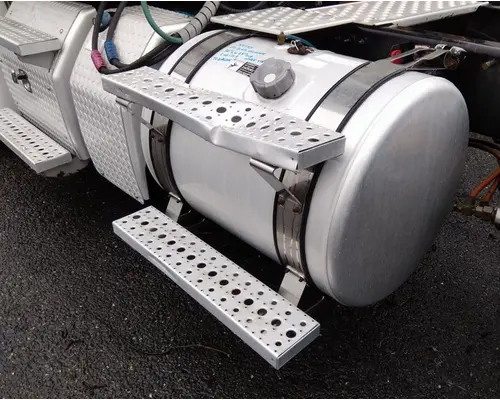 FREIGHTLINER CASCADIA 113 FUEL TANK