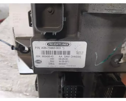 FREIGHTLINER CASCADIA 113 FUSE BOX