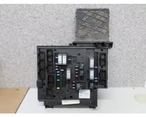 FREIGHTLINER CASCADIA 113 FUSE BOX