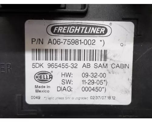 FREIGHTLINER CASCADIA 113 FUSE BOX