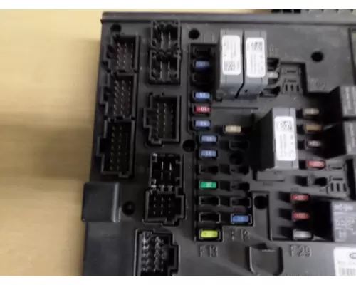 FREIGHTLINER CASCADIA 113 FUSE BOX