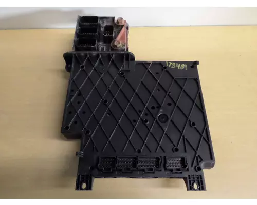 FREIGHTLINER CASCADIA 113 FUSE BOX