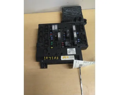 FREIGHTLINER CASCADIA 113 FUSE BOX