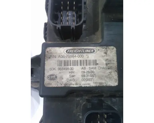 FREIGHTLINER CASCADIA 113 FUSE BOX