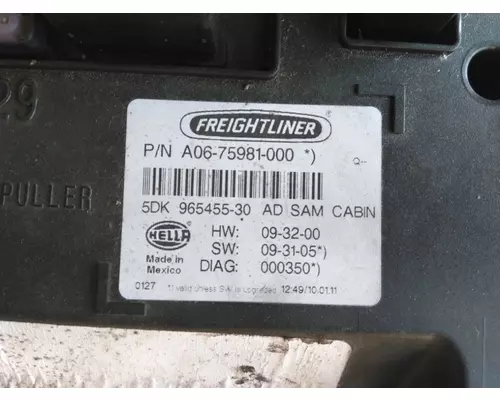 FREIGHTLINER CASCADIA 113 FUSE BOX