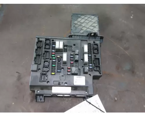 FREIGHTLINER CASCADIA 113 FUSE BOX