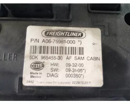 FREIGHTLINER CASCADIA 113 FUSE BOX