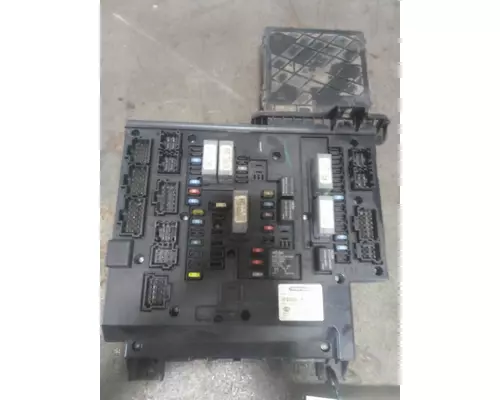 FREIGHTLINER CASCADIA 113 FUSE BOX