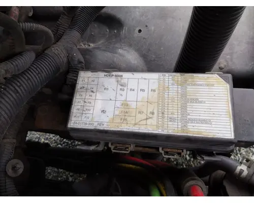 FREIGHTLINER CASCADIA 113 FUSE BOX