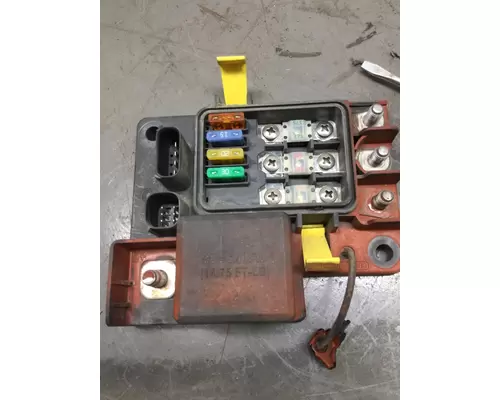 FREIGHTLINER CASCADIA 113 FUSE BOX