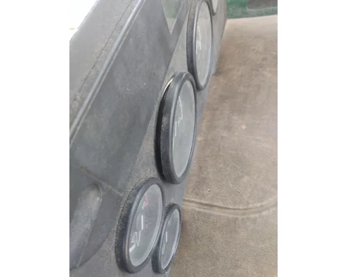 FREIGHTLINER CASCADIA 113 GAUGE CLUSTER