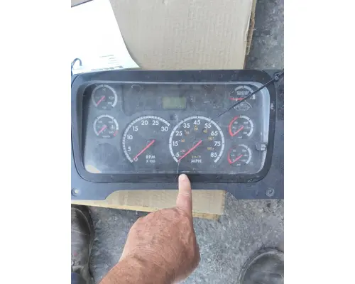 FREIGHTLINER CASCADIA 113 GAUGE CLUSTER