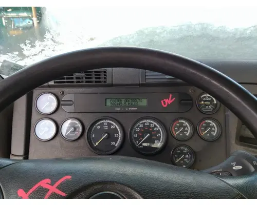 FREIGHTLINER CASCADIA 113 GAUGE CLUSTER