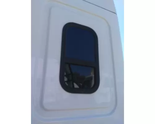 FREIGHTLINER CASCADIA 113 GLASS, SLEEPER