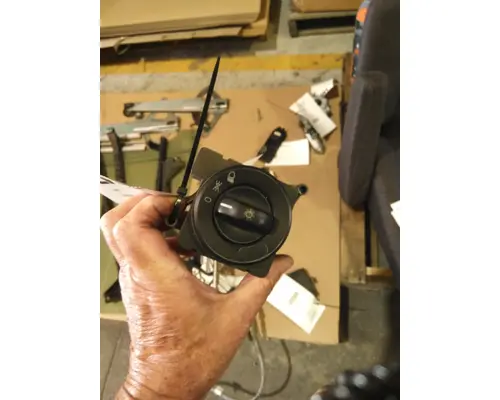 FREIGHTLINER CASCADIA 113 HEADLAMP SWITCH