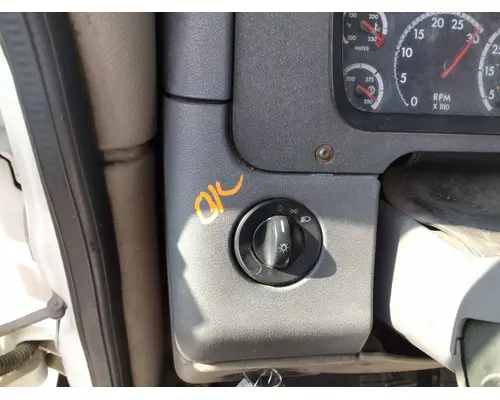 FREIGHTLINER CASCADIA 113 HEADLAMP SWITCH