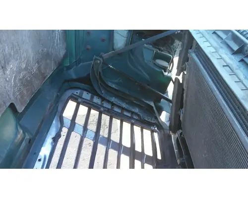 FREIGHTLINER CASCADIA 113 HOOD BRACKET