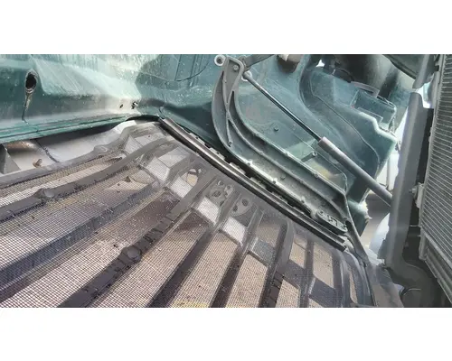 FREIGHTLINER CASCADIA 113 HOOD BRACKET