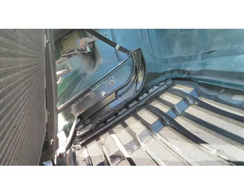 FREIGHTLINER CASCADIA 113 HOOD BRACKET