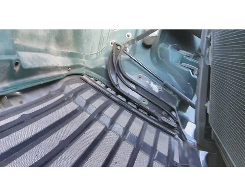 FREIGHTLINER CASCADIA 113 HOOD BRACKET