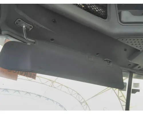 FREIGHTLINER CASCADIA 113 INTERIOR SUN VISOR