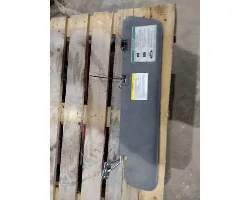 FREIGHTLINER CASCADIA 113 INTERIOR SUN VISOR