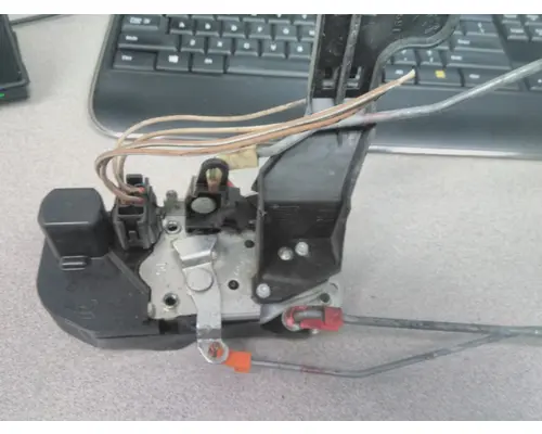 FREIGHTLINER CASCADIA 113 LATCHLOCKLEVER