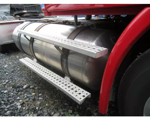 FREIGHTLINER CASCADIA 113 LNG FUEL TANK