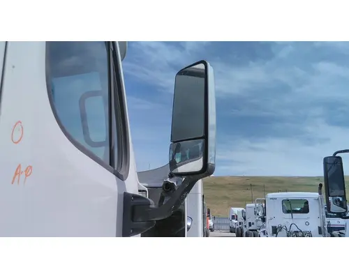 FREIGHTLINER CASCADIA 113 MIRROR ASSEMBLY CABDOOR
