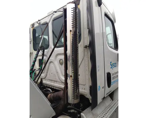 FREIGHTLINER CASCADIA 113 MUFFLER SHIELD