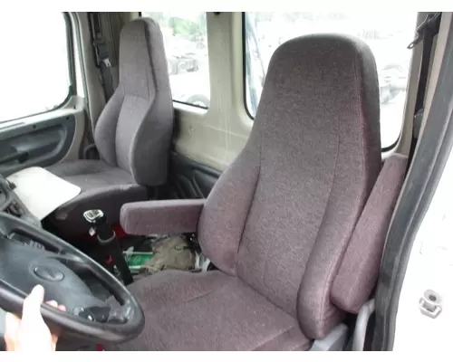 FREIGHTLINER CASCADIA 113 SEAT, FRONT