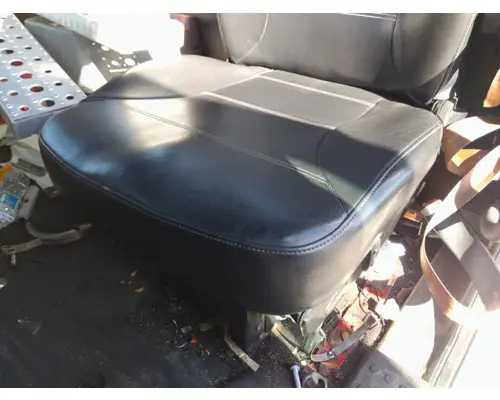 FREIGHTLINER CASCADIA 113 SEAT, FRONT